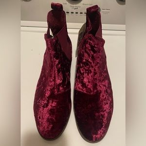 Tom’s Ella Black Cherry Velvet Boots NWT